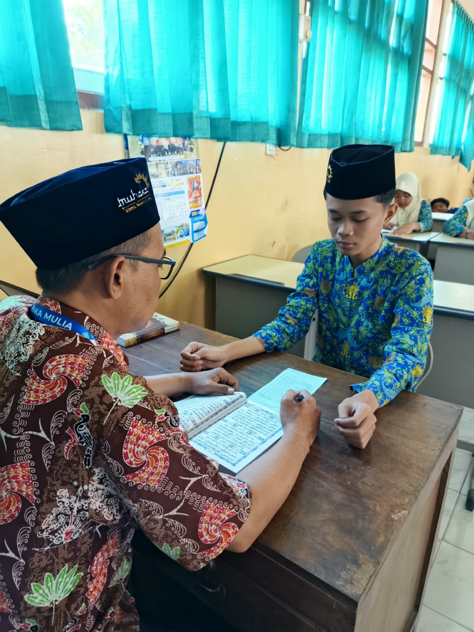 Murid Laki-laki SMP Muhammadiyah 2 Kalasan Mengikuti Hafalan Jumat