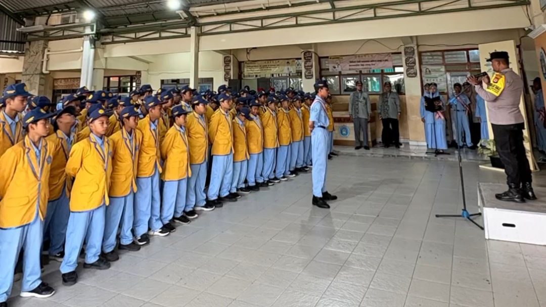Suasana Upacara Peringatan Hari Sumpah Pemuda ke-98 di SMP Muhammadiyah 2 Kalasan
