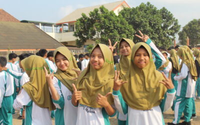 Rabu Ceria SMP Muhammadiyah 2 Kalasan: Jalan Sehat Guru dan Murid untuk Kebugaran